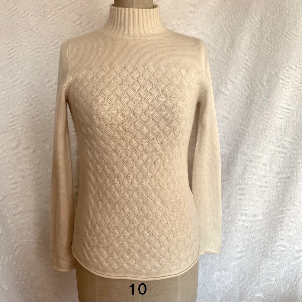 Pure cashmere mockneck Sm ivory textured sweater.